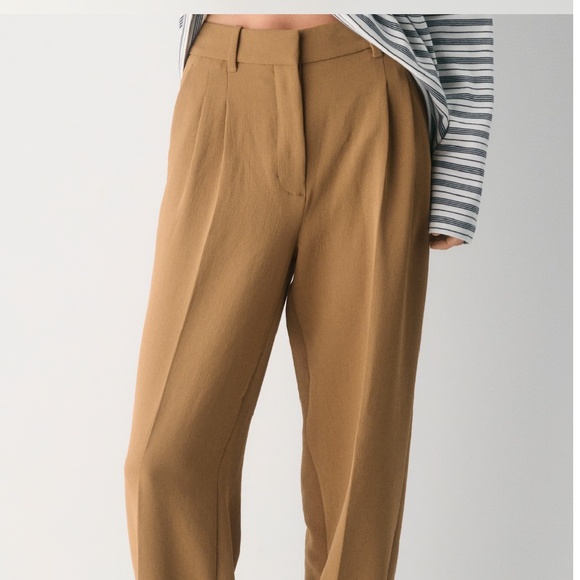 Aritzia The Effortless Pant - Picture 2 of 8